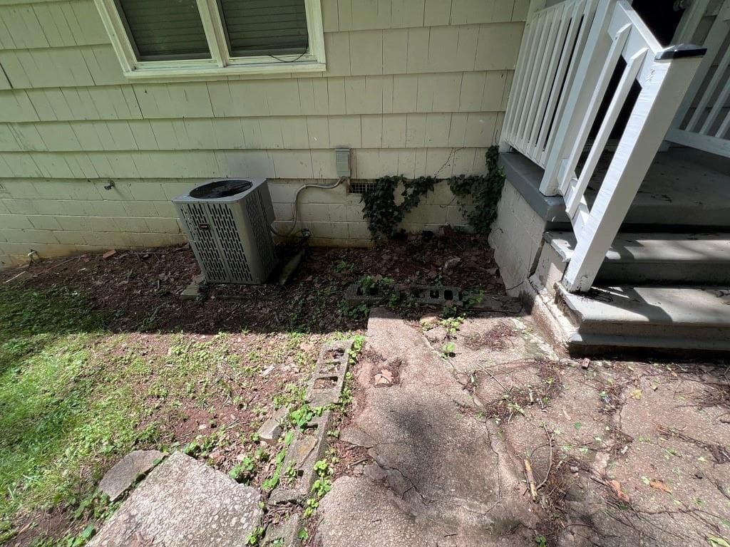 3 bedroom, 1 bathroom, 960 sq ft single family residence for sale at 2922 Dale Place, Decatur, GA 30032 — photo 9