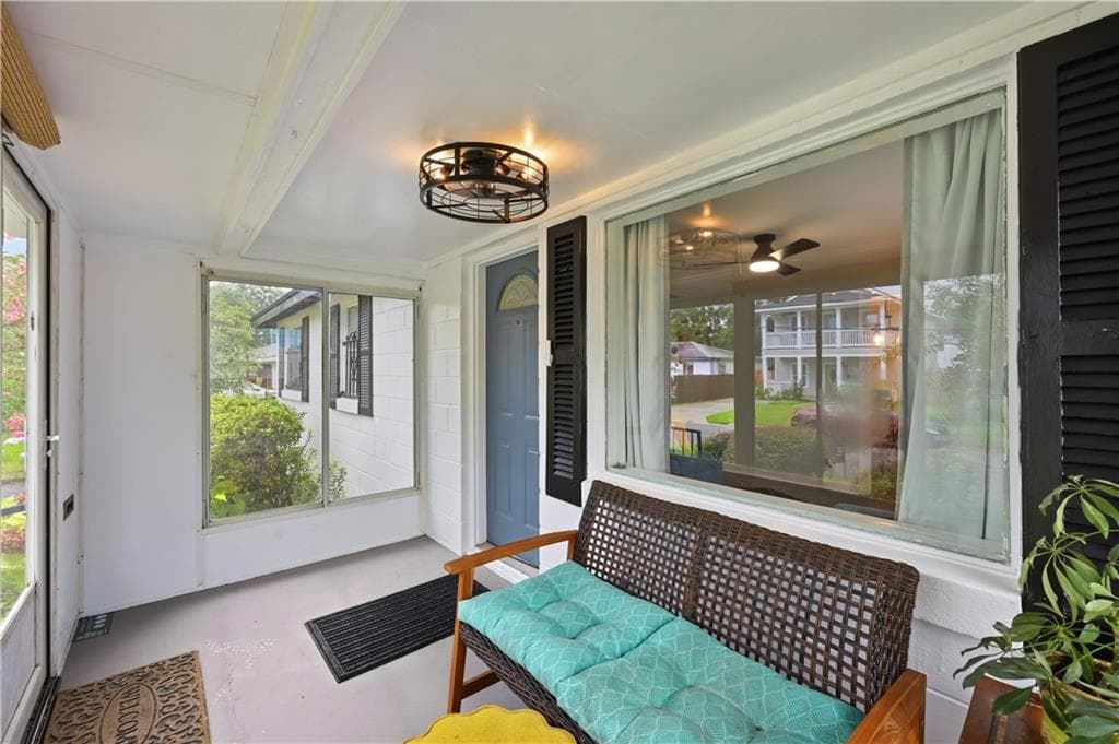 3 bedroom, 2 bathroom, 1,100 sq ft single family residence for sale at 1229 E Bolton Street, Savannah, GA 31404 — photo 6