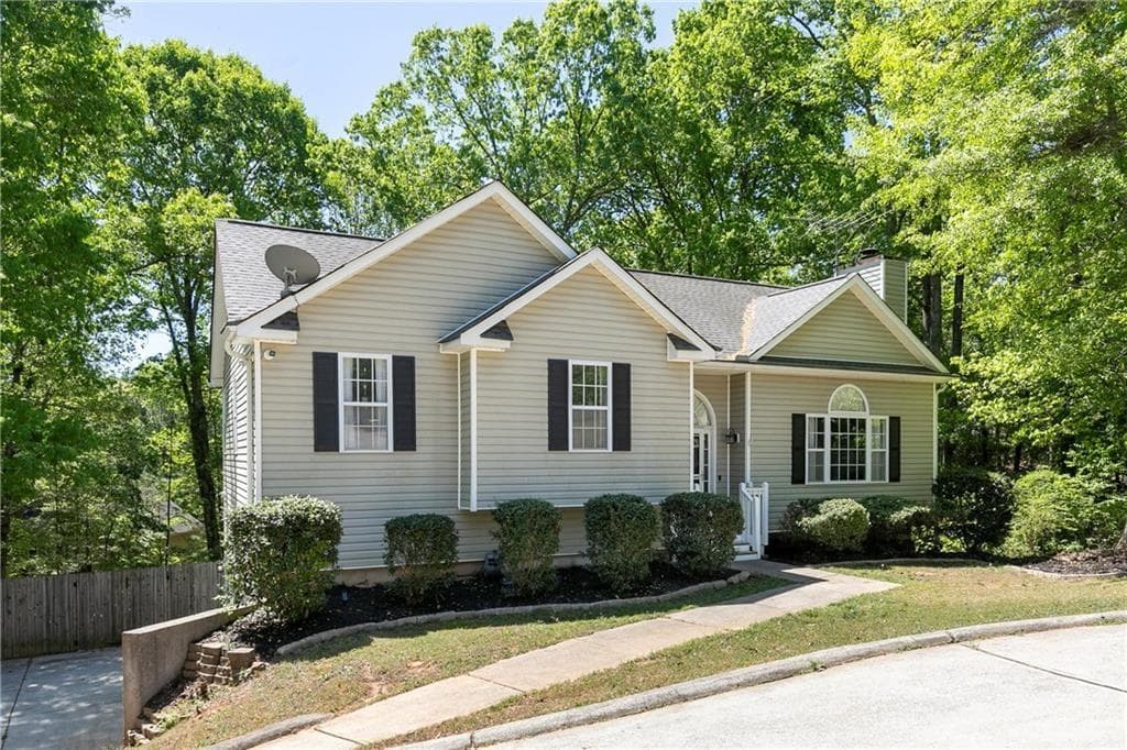 3 bedroom, 3 bathroom, 2,008 sq ft single family residence for sale at 9420 Poole Road, Villa Rica, GA 30180 — photo 2