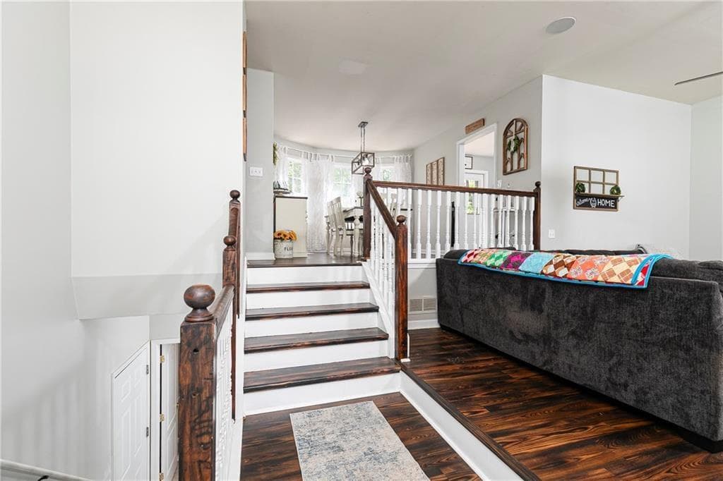 3 bedroom, 3 bathroom, 2,008 sq ft single family residence for sale at 9420 Poole Road, Villa Rica, GA 30180 — photo 6