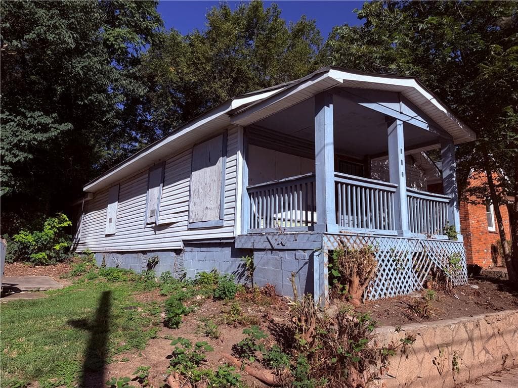 4 bedroom, 2 bathroom, 1,360 sq ft single family residence for sale at 859 Coleman Street, Atlanta, GA 30310 — photo 2
