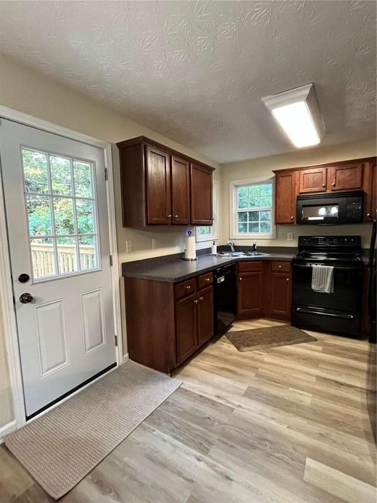 3 bedroom, 3 bathroom, 1,882 sq ft single family residence for sale at 3986 King Drive, Douglasville, GA 30135 — photo 9