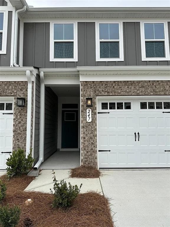 4 bedroom, 3 bathroom, 1,924 sq ft townhouse for rent at 247 Salt Lake Lane, Hoschton, GA 30548 for $2,000 a month — photo 1 of 24