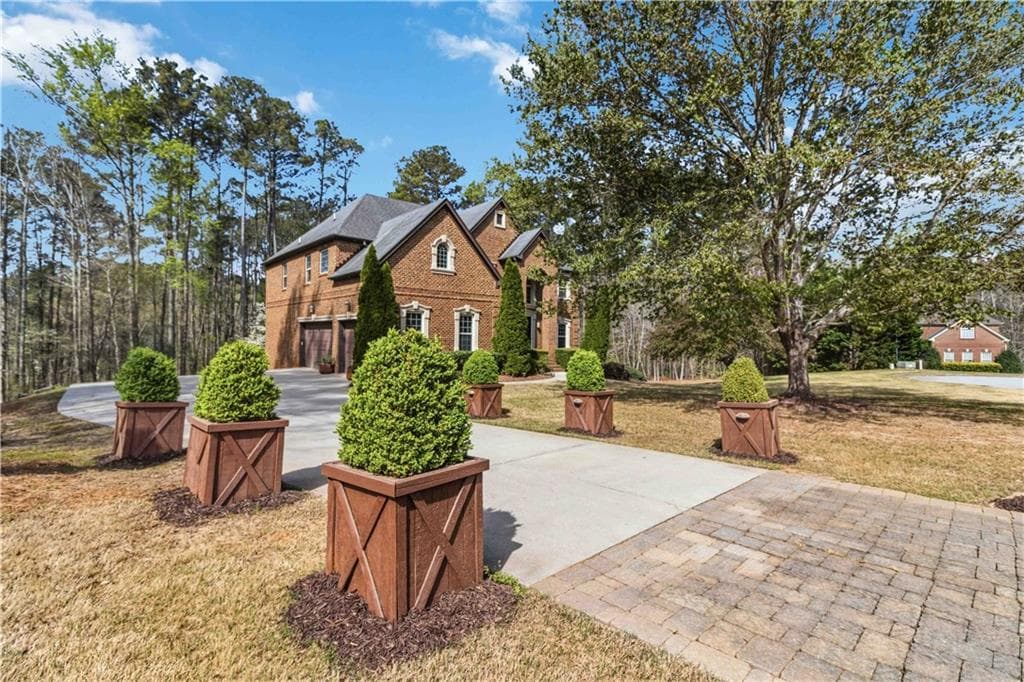 7 bedroom, 7 bathroom, 5,590 sq ft single family residence for sale at 2704 Ivy Circle, Conyers, GA 30013 — photo 4