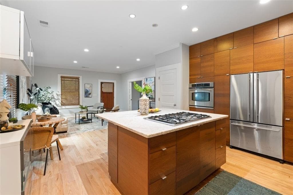 3 bedroom, 2 bathroom single family residence under contract at 8 Whitefoord Avenue, Atlanta, GA 30307 — photo 3