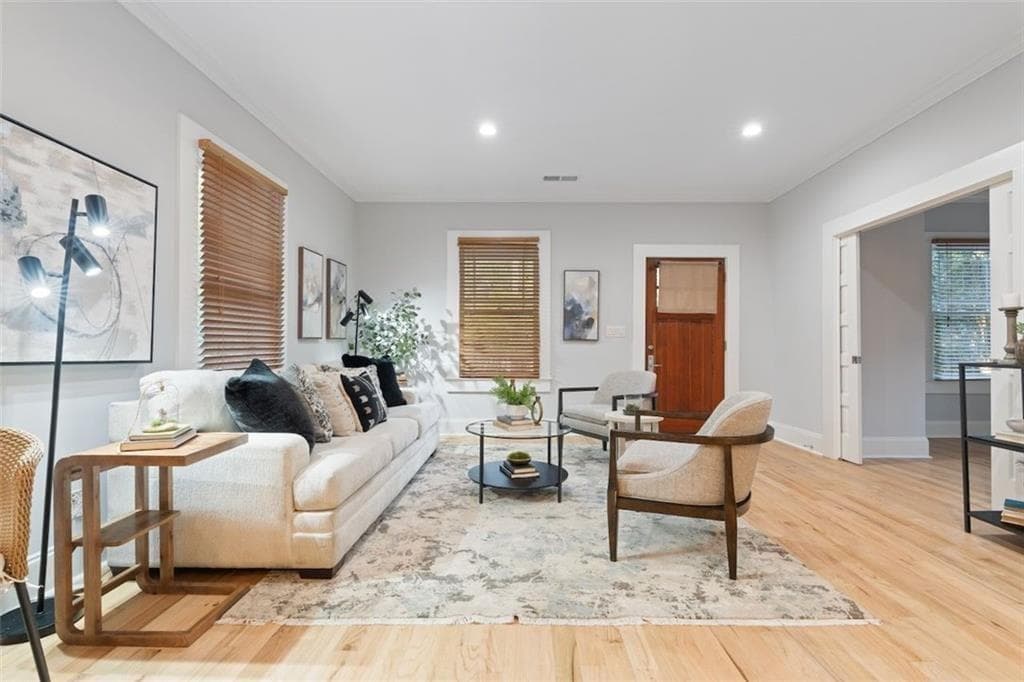 3 bedroom, 2 bathroom single family residence under contract at 8 Whitefoord Avenue, Atlanta, GA 30307 — photo 5
