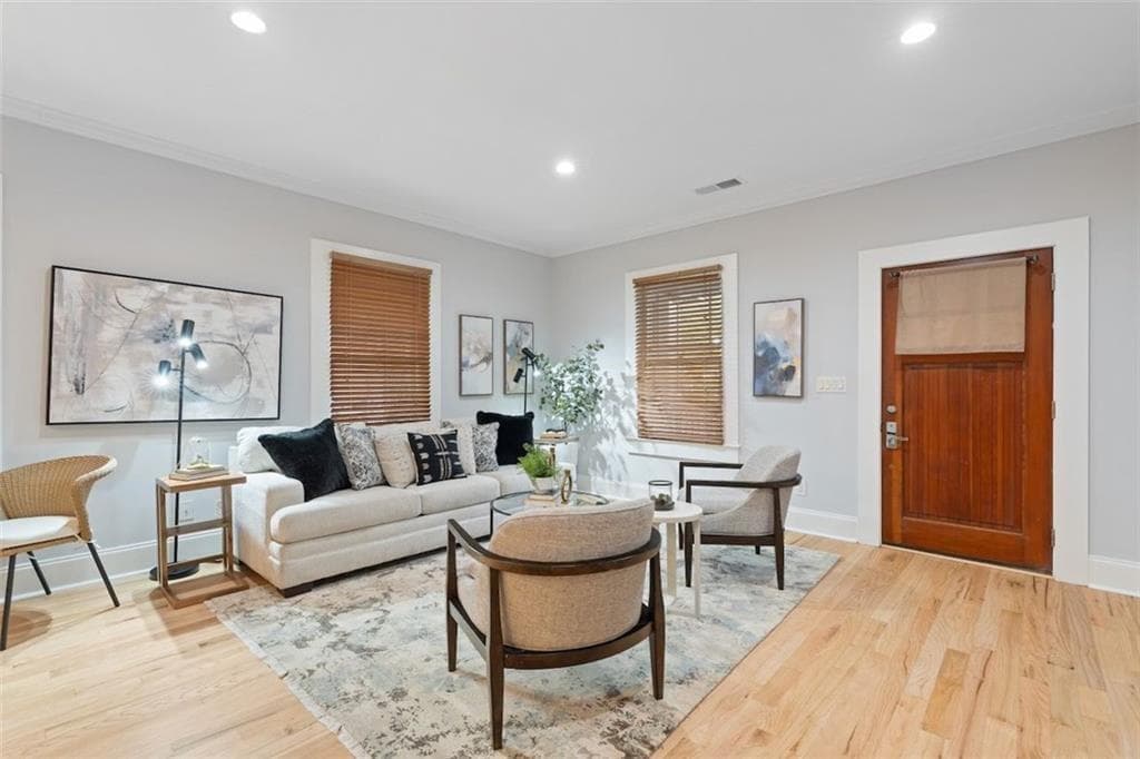 3 bedroom, 2 bathroom single family residence under contract at 8 Whitefoord Avenue, Atlanta, GA 30307 — photo 6