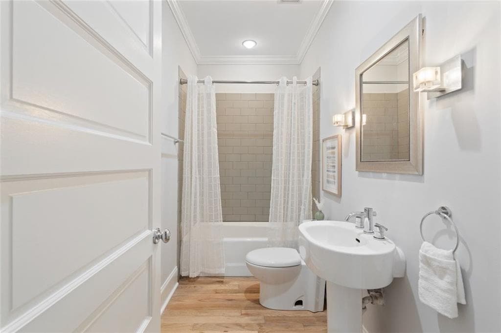 3 bedroom, 2 bathroom single family residence under contract at 8 Whitefoord Avenue, Atlanta, GA 30307 — photo 8
