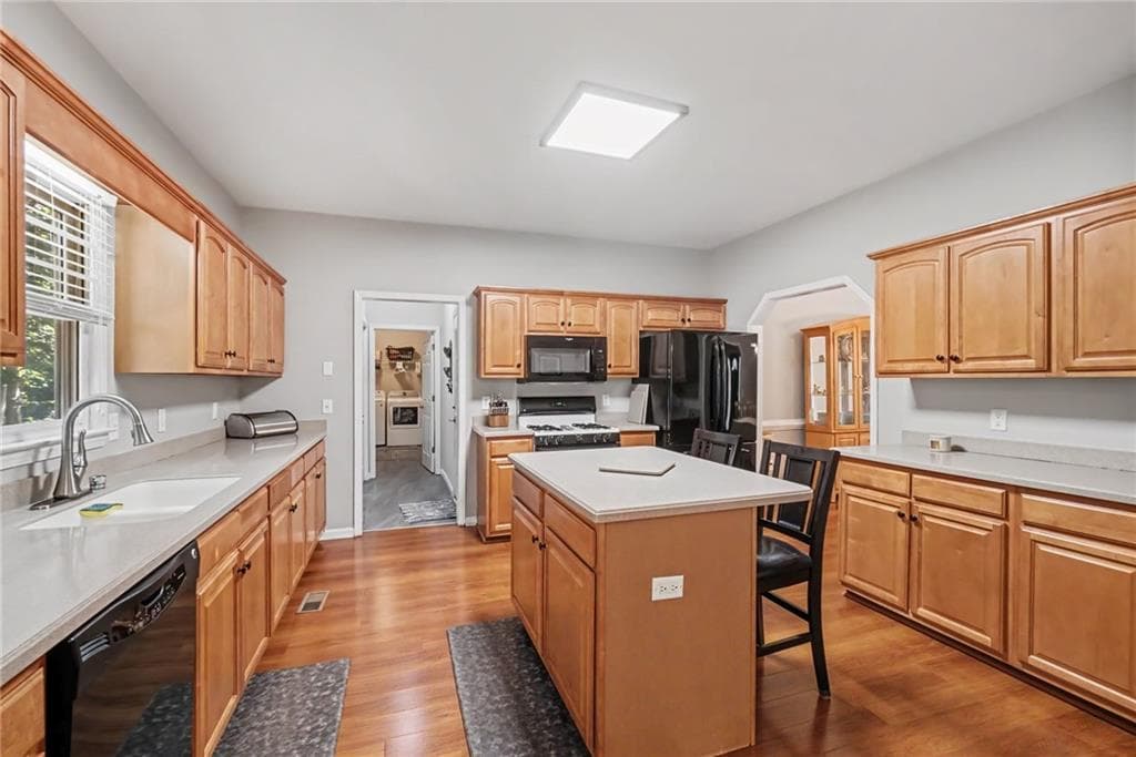 4 bedroom, 3 bathroom, 2,378 sq ft single family residence for sale at 558 Whitby Drive, Douglasville, GA 30134 — photo 6