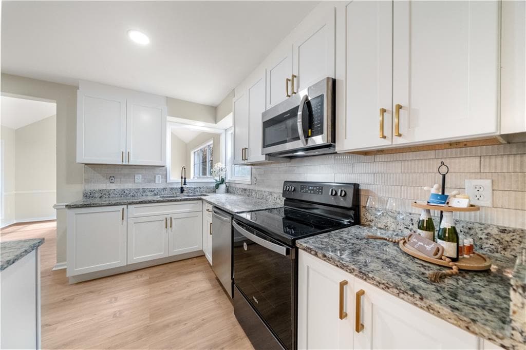 4 bedroom, 4 bathroom, 1,751 sq ft single family residence for sale at 832 Leland Court, Stone Mountain, GA 30083 — photo 8