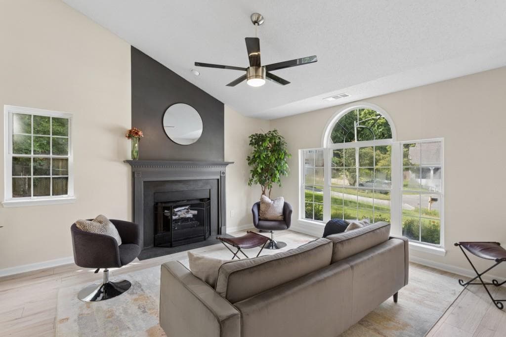 3 bedroom, 2 bathroom, 1,460 sq ft single family residence under contract at 2064 Cherokee Ridge Trail, Kennesaw, GA 30144 — photo 2