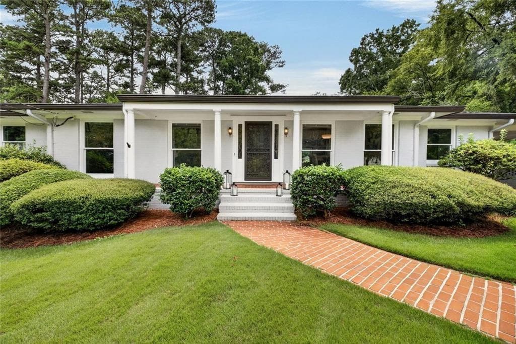 4 bedroom, 3 bathroom, 2,453 sq ft single family residence under contract at 3199 Wynn Drive, Avondale Estates, GA 30002 — photo 2