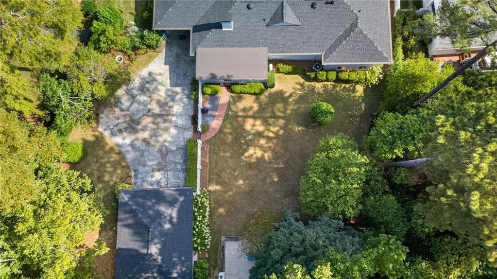 4 bedroom, 3 bathroom, 2,453 sq ft single family residence under contract at 3199 Wynn Drive, Avondale Estates, GA 30002 — photo 4