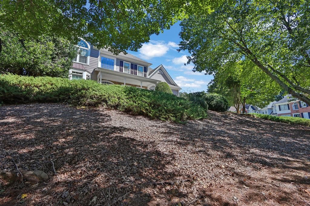 3 bedroom, 3 bathroom, 2,981 sq ft single family residence for sale at 2315 Walnut Grove Way, Suwanee, GA 30024 — photo 2