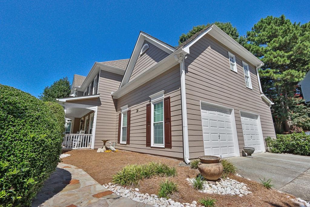 3 bedroom, 3 bathroom, 2,981 sq ft single family residence for sale at 2315 Walnut Grove Way, Suwanee, GA 30024 — photo 4