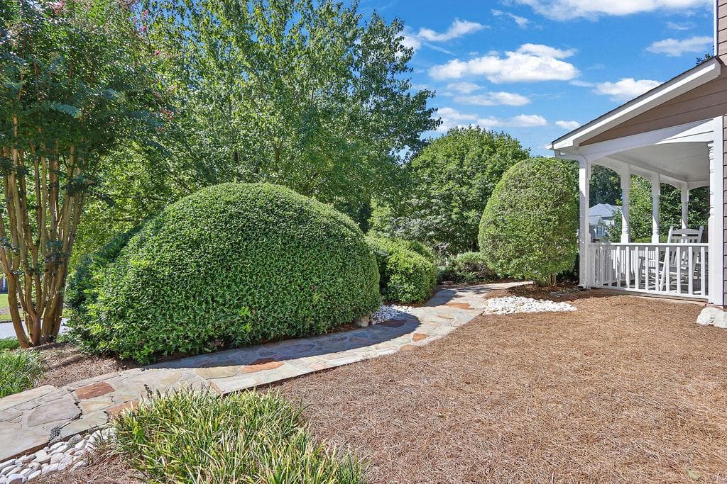 3 bedroom, 3 bathroom, 2,981 sq ft single family residence for sale at 2315 Walnut Grove Way, Suwanee, GA 30024 — photo 6