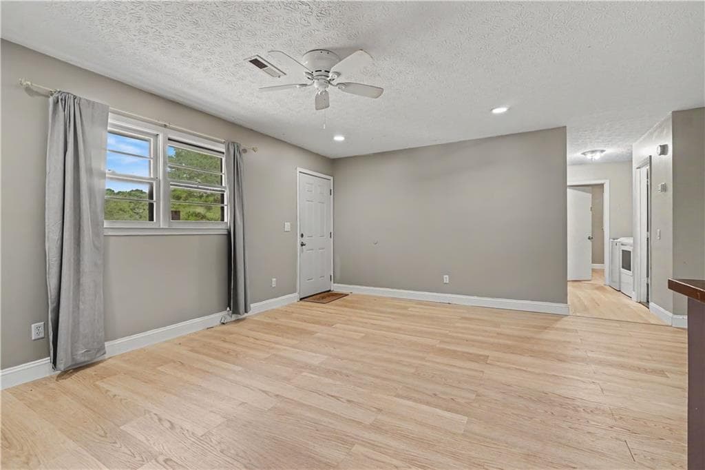 2 bedroom, 1 bathroom, 1,056 sq ft single family residence under contract at 107 Hill Lake Road, Danielsville, GA 30633 — photo 8
