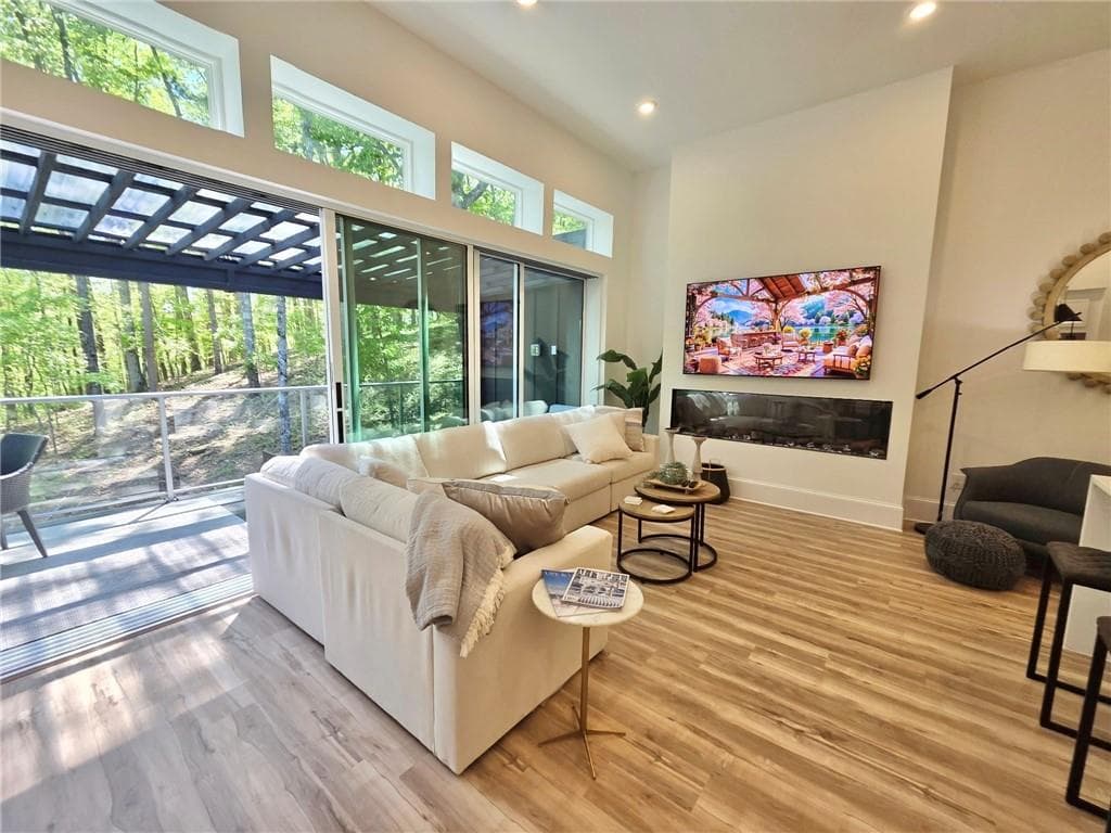 3 bedroom, 3 bathroom, 1,717 sq ft townhouse for sale at 112 Waterview Court, Waleska, GA 30183 — photo 4