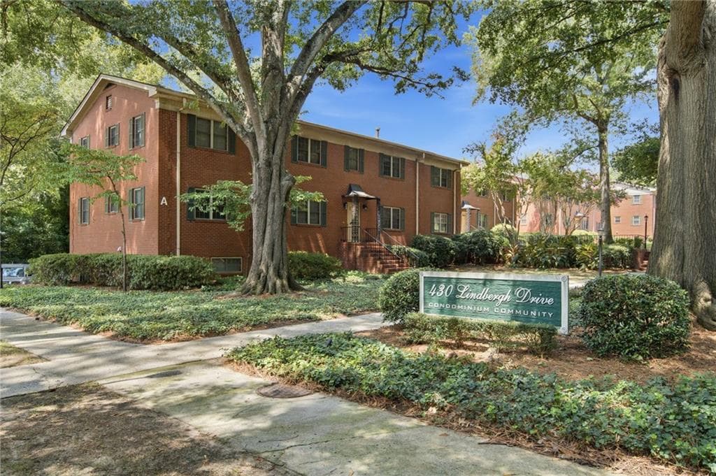 1 bedroom, 1 bathroom, 702 sq ft condominium for sale at 430 Lindbergh Drive A6, Atlanta, GA 30305 — photo 3