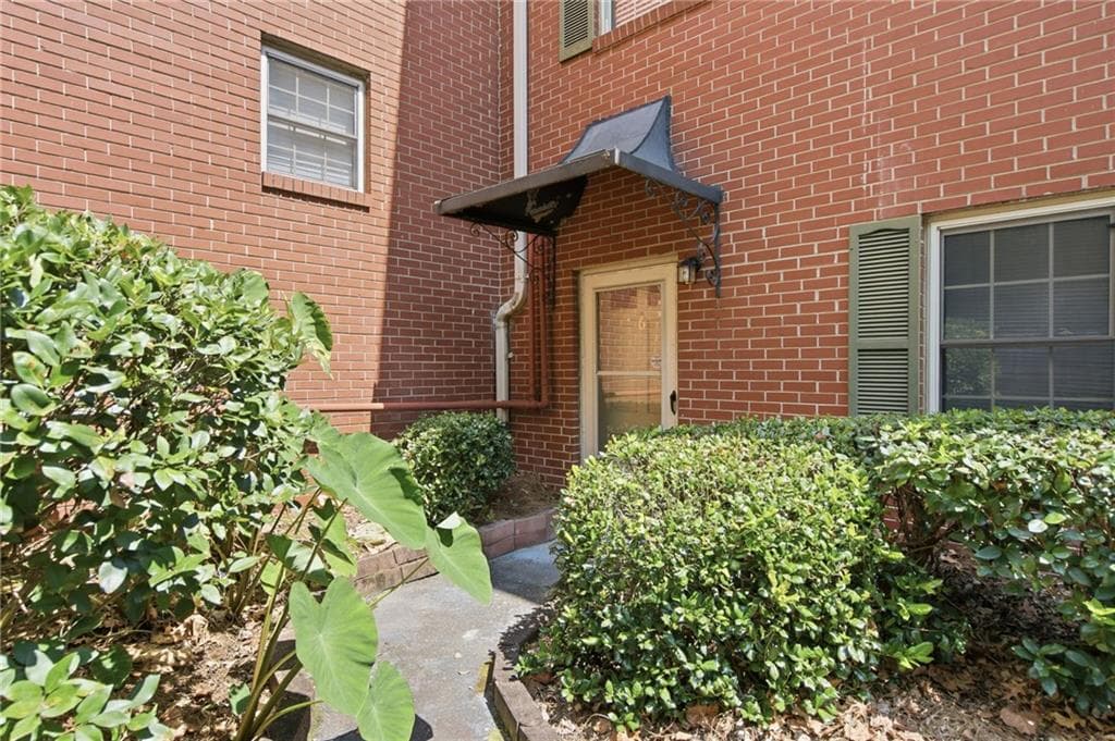 1 bedroom, 1 bathroom, 702 sq ft condominium for sale at 430 Lindbergh Drive A6, Atlanta, GA 30305 — photo 5