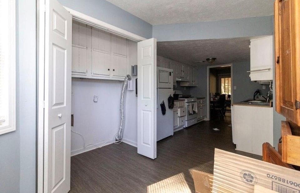 2 bedroom, 3 bathroom, 1,302 sq ft townhouse for sale at 8697 Ashley Way, Douglasville, GA 30134 — photo 3
