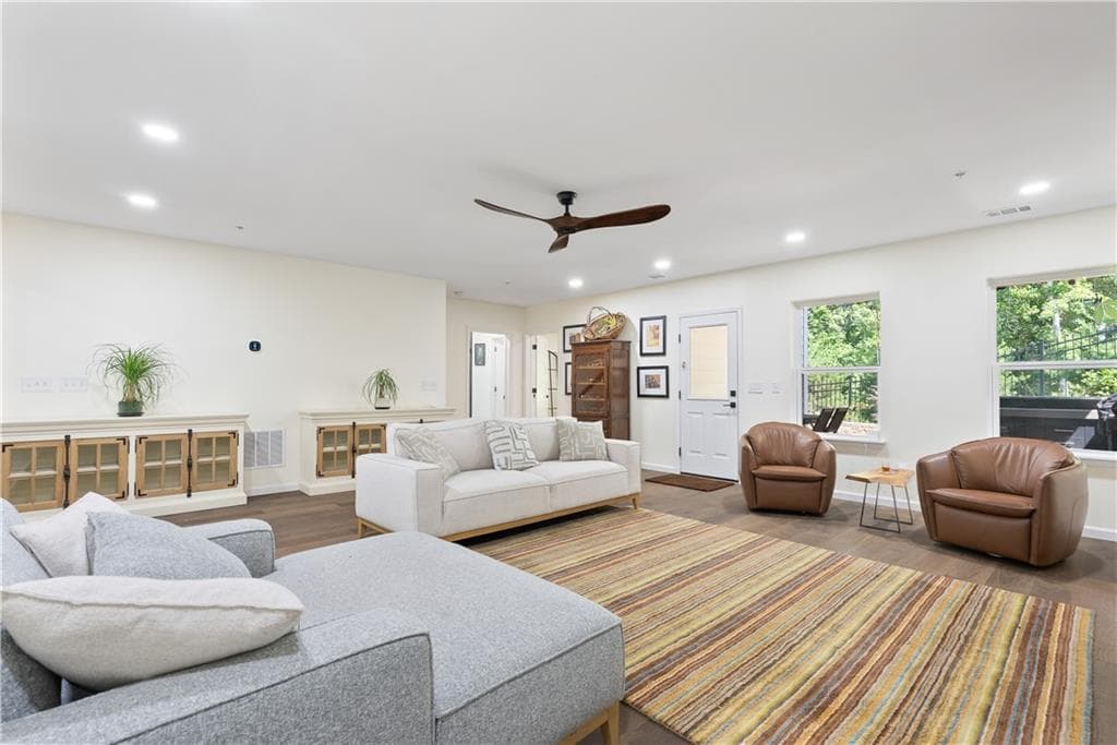 3 bedroom, 3 bathroom, 3,663 sq ft single family residence for sale at 318 Carriage Glen Lane, Woodstock, GA 30188 — photo 7