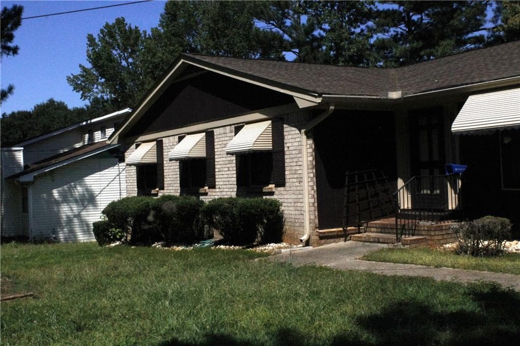 4 bedroom, 3 bathroom, 2,206 sq ft single family residence for sale at 2160 Pinewood Drive, Covington, GA 30016 — photo 1 of 24