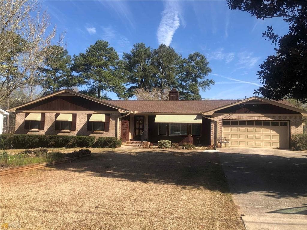 4 bedroom, 3 bathroom, 2,206 sq ft single family residence for sale at 2160 Pinewood Drive, Covington, GA 30016 — photo 2
