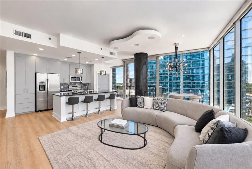 2 bedroom, 2 bathroom, 1,397 sq ft condominium for sale at 1080 Peachtree Street 1410, Atlanta, GA 30309 — photo 3