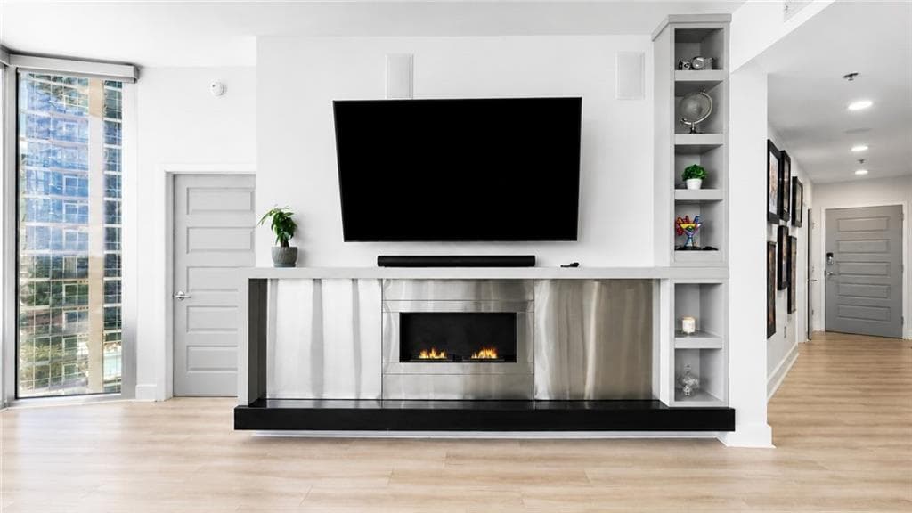 2 bedroom, 2 bathroom, 1,397 sq ft condominium for sale at 1080 Peachtree Street 1410, Atlanta, GA 30309 — photo 4