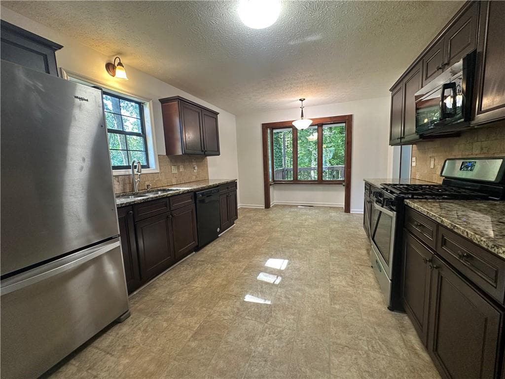 5 bedroom, 3 bathroom, 2,414 sq ft single family residence for rent at 330 Homestead Circle, Kennesaw, GA 30144 for $2,500 a month — photo 10