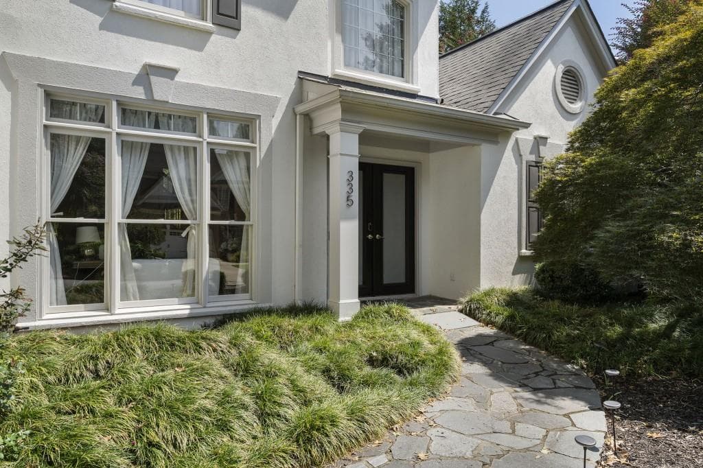 4 bedroom, 4 bathroom, 3,612 sq ft single family residence under contract at 335 Craighead Drive, Atlanta, GA 30319 — photo 2