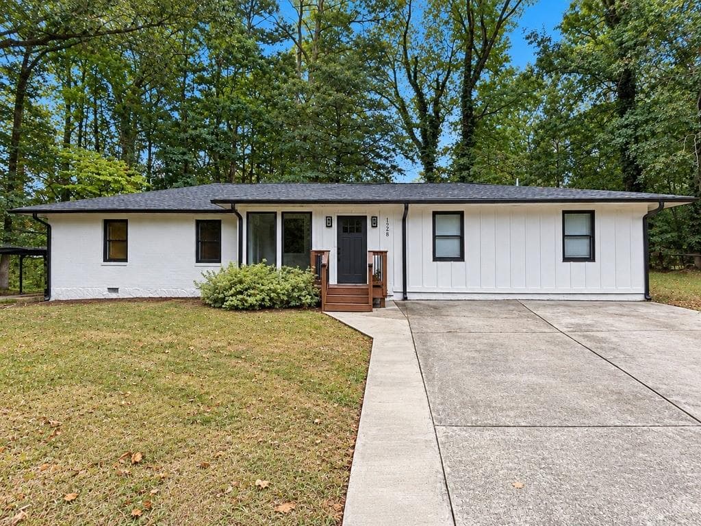 4 bedroom, 3 bathroom, 1,960 sq ft single family residence for sale at 1558 Alverado Way, Decatur, GA 30032 — photo 2