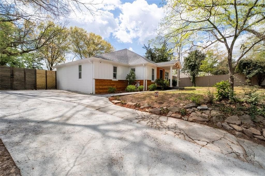 2 bedroom, 2 bathroom, 1,042 sq ft single family residence for rent at 2040 Penelope Street, Atlanta, GA 30314 for $1,850 a month — photo 5
