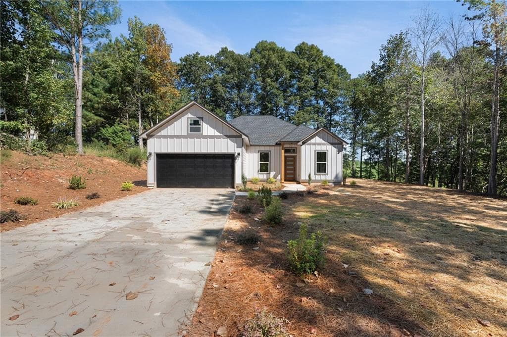 3 bedroom, 2 bathroom, 1,624 sq ft single family residence for sale at 68 Pine Ridge Court, Summerville, GA 30747 — photo 2