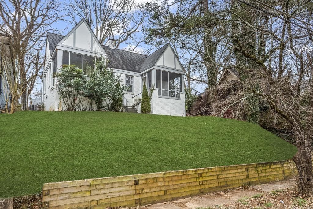 3 bedroom, 2 bathroom, 1,350 sq ft single family residence for sale at 960 Byron Drive, Atlanta, GA 30310 — photo 2