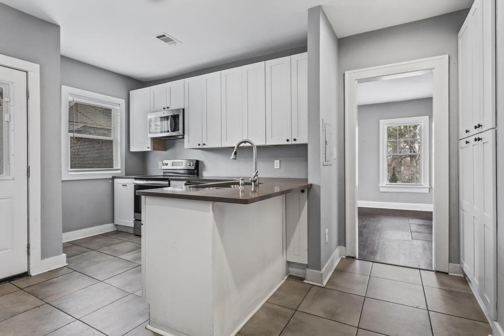 3 bedroom, 2 bathroom, 1,350 sq ft single family residence for sale at 960 Byron Drive, Atlanta, GA 30310 — photo 10