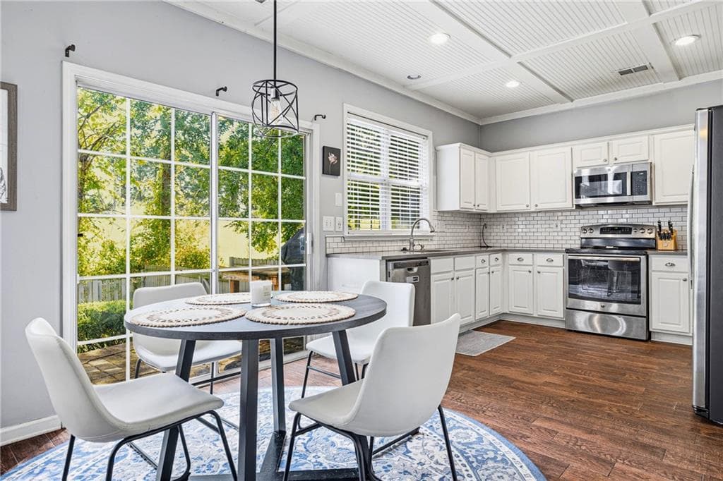 3 bedroom, 3 bathroom, 2,102 sq ft single family residence for sale at 4998 Bright Hampton Drive, Atlanta, GA 30339 — photo 5