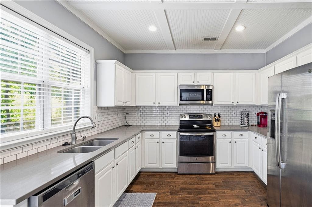 3 bedroom, 3 bathroom, 2,102 sq ft single family residence for sale at 4998 Bright Hampton Drive, Atlanta, GA 30339 — photo 6