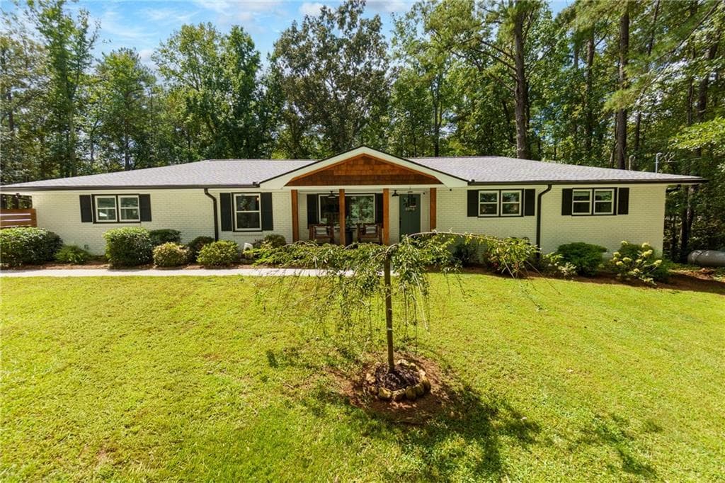 4 bedroom, 3 bathroom, 2,105 sq ft single family residence for sale at 4064 Covered Bridge Road, Smyrna, GA 30082 — photo 5