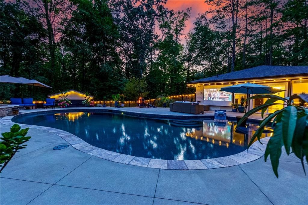 4 bedroom, 3 bathroom, 2,105 sq ft single family residence for sale at 4064 Covered Bridge Road, Smyrna, GA 30082 — photo 6