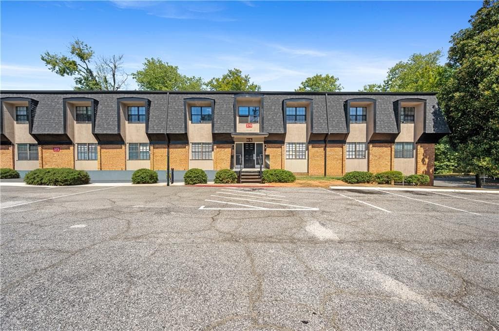 3 bedroom, 2 bathroom, 1,568 sq ft condominium for rent at 375 Winding River Drive K, Sandy Springs, GA 30350 for $1,900 a month — photo 1 of 19