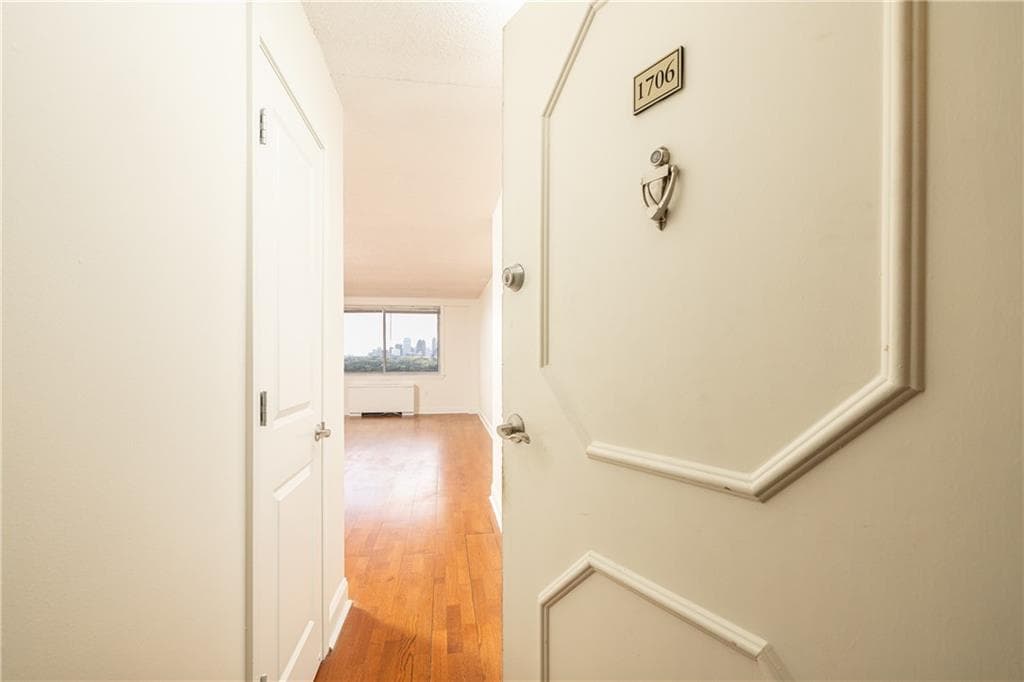 1 bedroom, 1 bathroom, 837 sq ft condominium for sale at 2479 Peachtree Road 1706, Atlanta, GA 30305 — photo 2