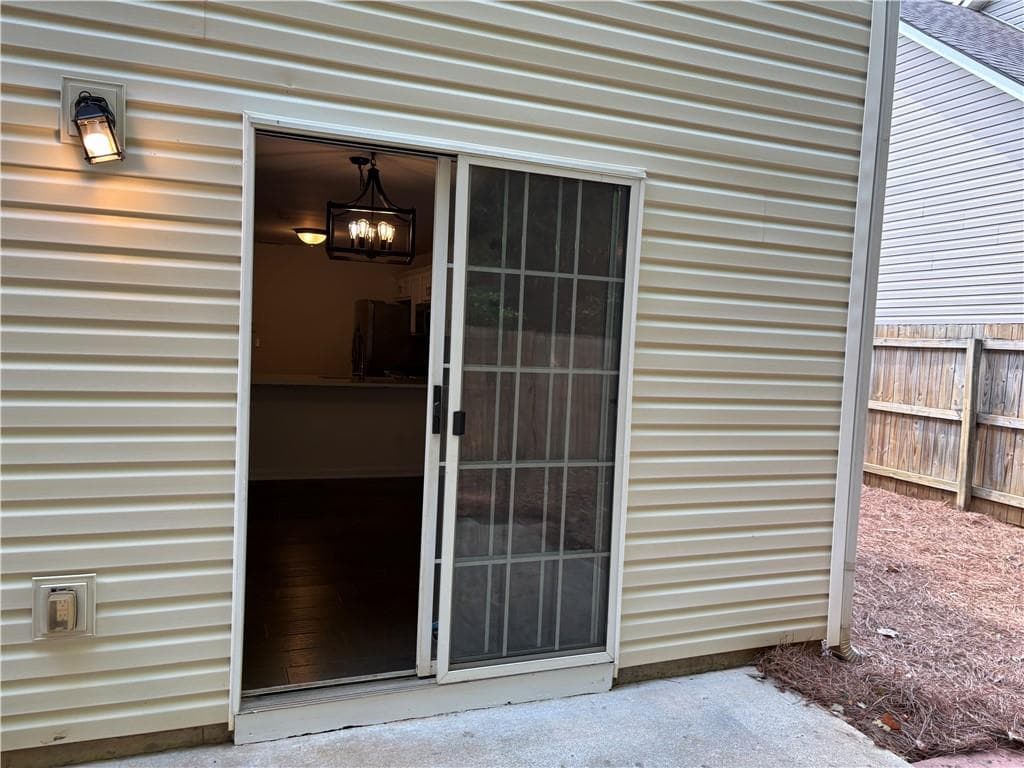3 bedroom, 3 bathroom, 1,916 sq ft single family residence under contract at 2518 Centennial Commons View, Acworth, GA 30102 — photo 8
