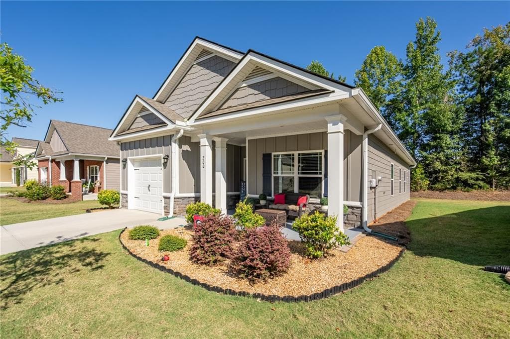 3 bedroom, 2 bathroom, 1,400 sq ft single family residence for sale at 200 Vineyard Walk, Carrollton, GA 30117 — photo 2