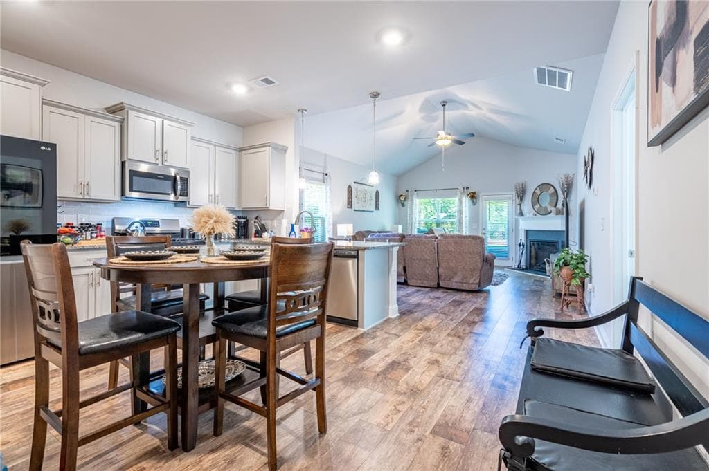3 bedroom, 2 bathroom, 1,400 sq ft single family residence for sale at 200 Vineyard Walk, Carrollton, GA 30117 — photo 10