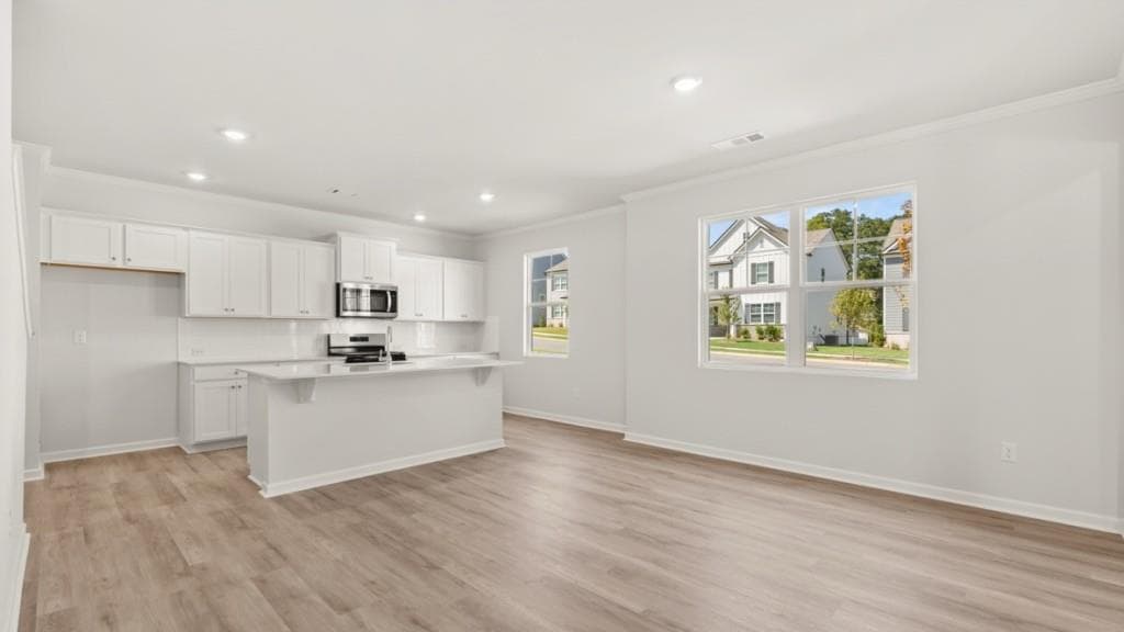 4 bedroom, 3 bathroom, 2,432 sq ft single family residence under contract at 109 King Village, Braselton, GA 30517 — photo 5