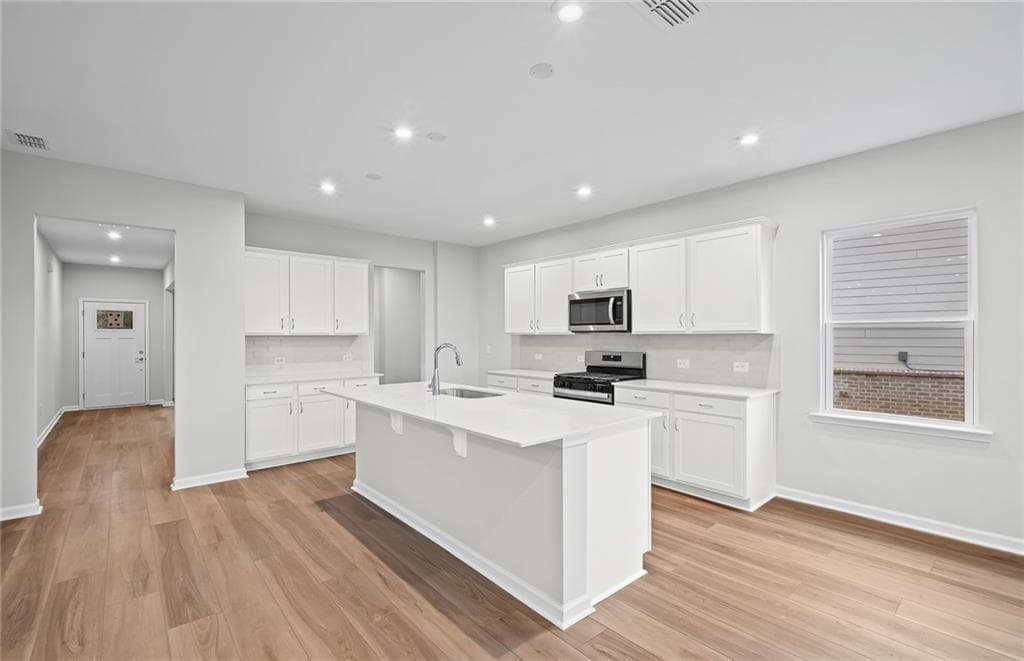 6 bedroom, 4 bathroom, 3,128 sq ft single family residence for sale at 256 Henry Place, Cartersville, GA 30120 — photo 4