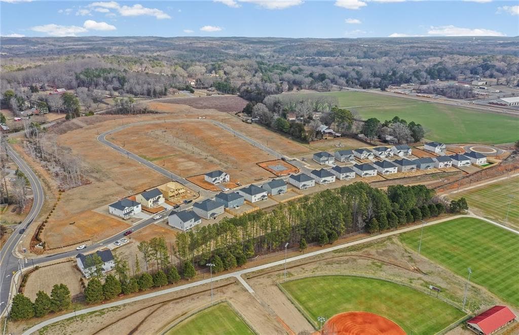 6 bedroom, 4 bathroom, 3,128 sq ft single family residence for sale at 256 Henry Place, Cartersville, GA 30120 — photo 9