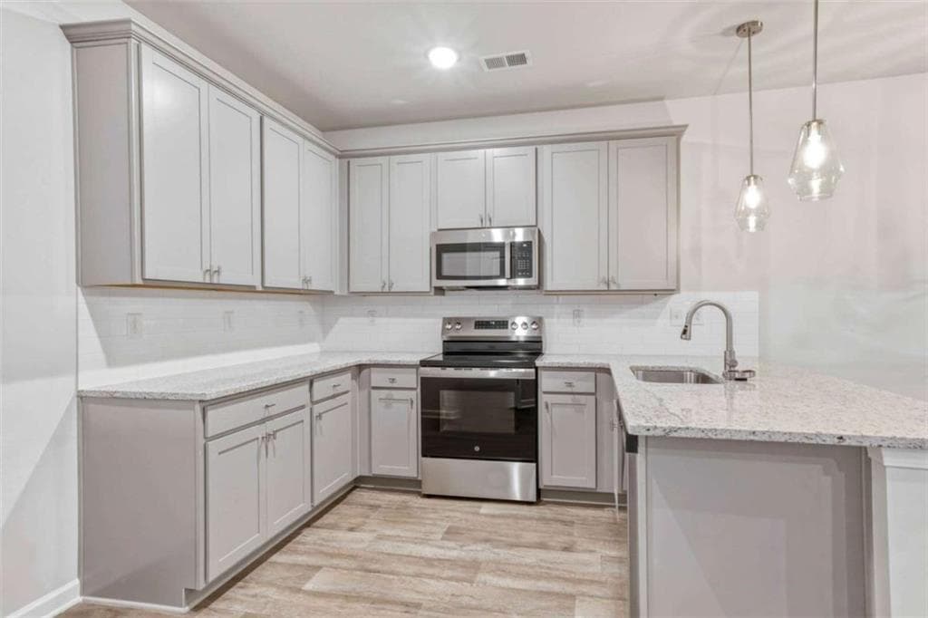 3 bedroom, 3 bathroom, 1,880 sq ft townhouse for sale at 3666 PARKWAY JAMES Drive, Snellville, GA 30039 — photo 3